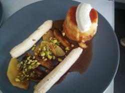 flan, manzana con crema mascarpone